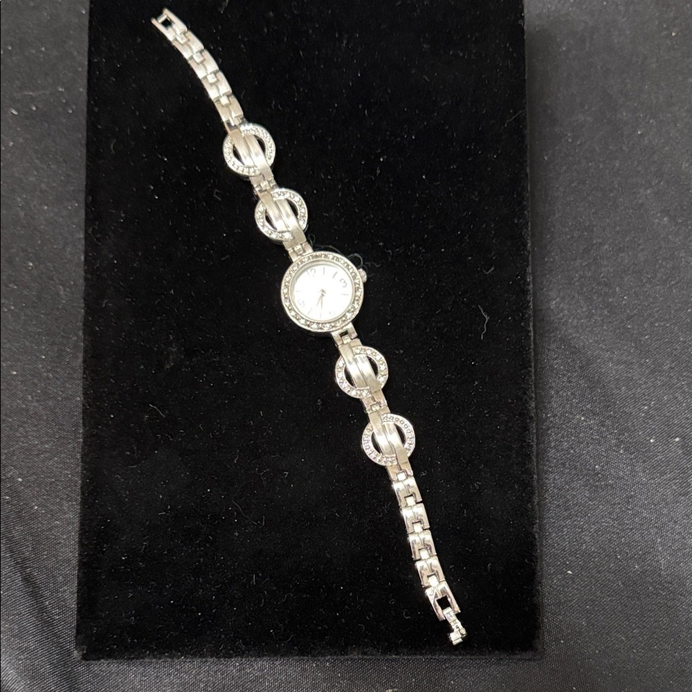 Elegant Silver Women's Bracelet Watch